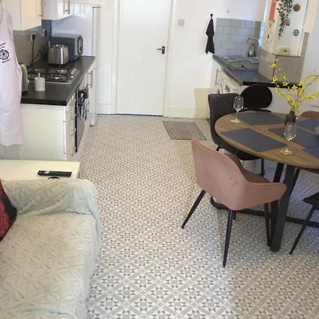 Two Bedroom Flat Near Transport & Shops Londres Extérieur photo