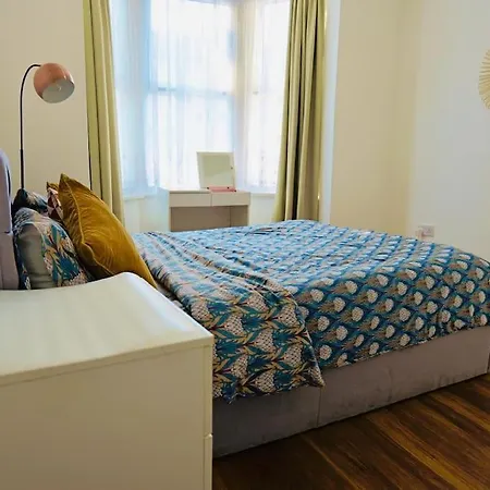 Two Bedroom Flat Near Transport & Shops Londres Extérieur photo