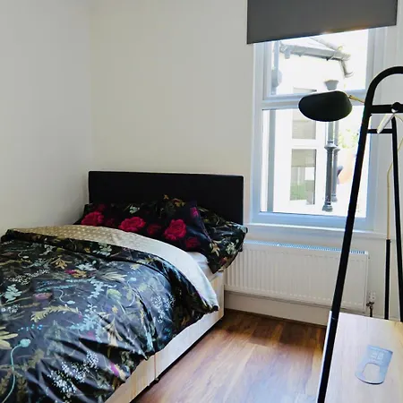 Two Bedroom Flat Near Transport & Shops Londres Extérieur photo